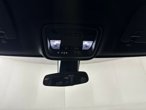 Used 2022 Chevrolet Traverse LT image 24