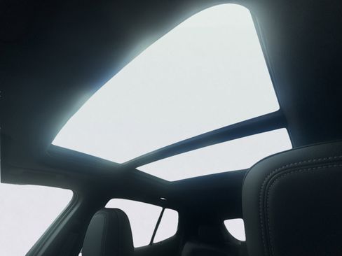 Used 2024 Chevrolet Equinox EV LT image 3