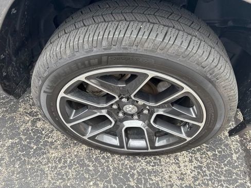Used 2019 RAM 1500 Laramie AWD/4WD image 5