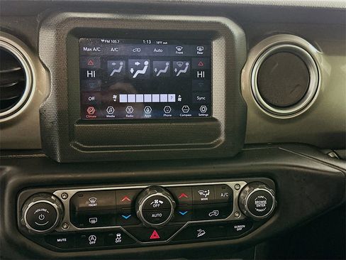 Used 2019 Jeep Wrangler Unlimited Sahara image 16