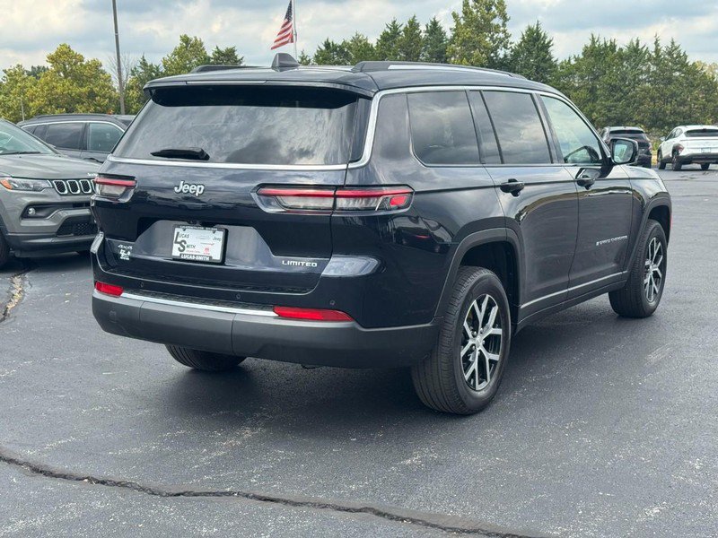 Used 2023 Jeep Grand Cherokee L Limited AWD/4WD image 3