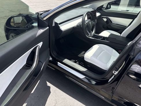 Used 2018 Tesla Model 3 Mid Range RWD image 3