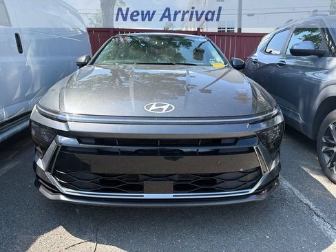 Used 2025 Hyundai Sonata SEL FWD image 2