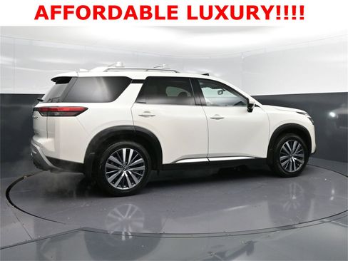 Used 2022 Nissan Pathfinder Platinum w/ Cargo Package image 8