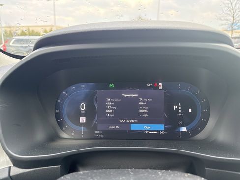 Certified 2025 Volvo XC40 B5 Plus image 21