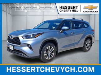 Used 2023 Toyota Highlander XLE AWD/4WD video 1