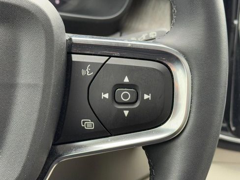 Certified 2023 Volvo XC40 B5 Ultimate w/ Protection Package Premier image 19