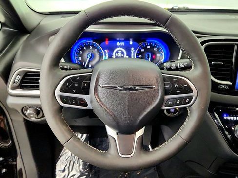Used 2025 Chrysler Pacifica Select FWD image 13