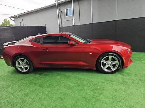 Used 2017 Chevrolet Camaro LT RWD image 3
