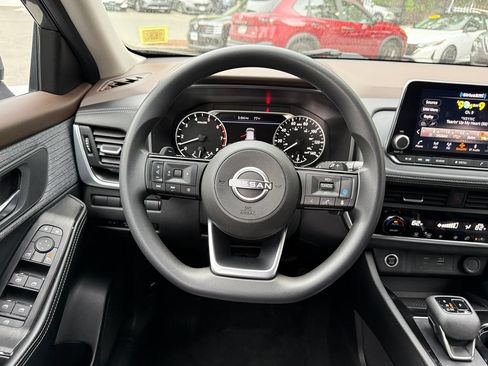 Used 2023 Nissan Rogue SV AWD/4WD image 16