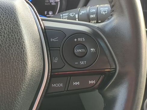 Used 2023 Toyota Venza XLE image 18