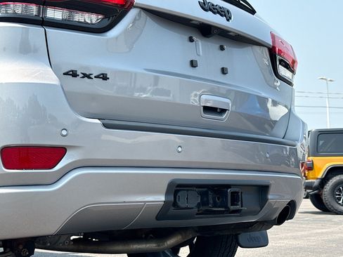Used 2020 Jeep Grand Cherokee Altitude AWD/4WD image 15