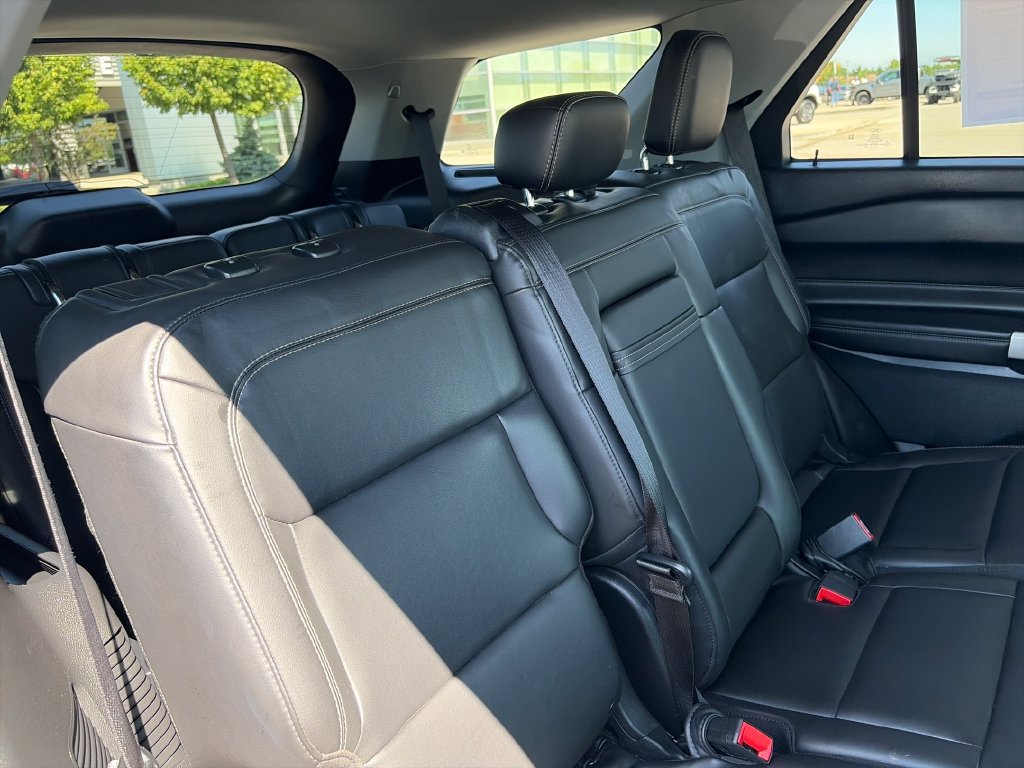 Used 2023 Ford Explorer XLT w/ Equipment Group 202A AWD/4WD image 31