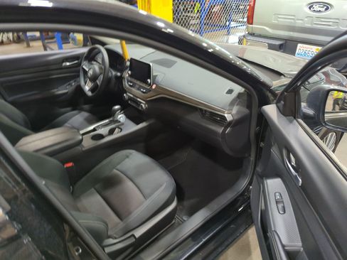 Used 2025 Nissan Altima 2.5 SV FWD image 7