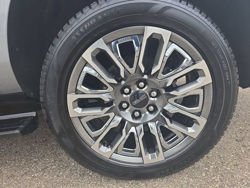 Certified 2023 GMC Yukon XL Denali Ultimate AWD/4WD image 34