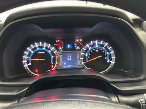 Used 2018 Toyota 4Runner SR5 AWD/4WD image 27