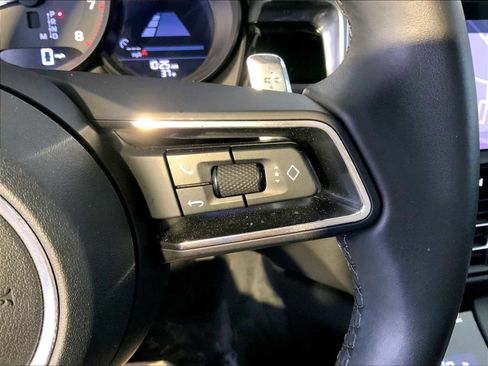 Certified 2023 Porsche Macan image 28