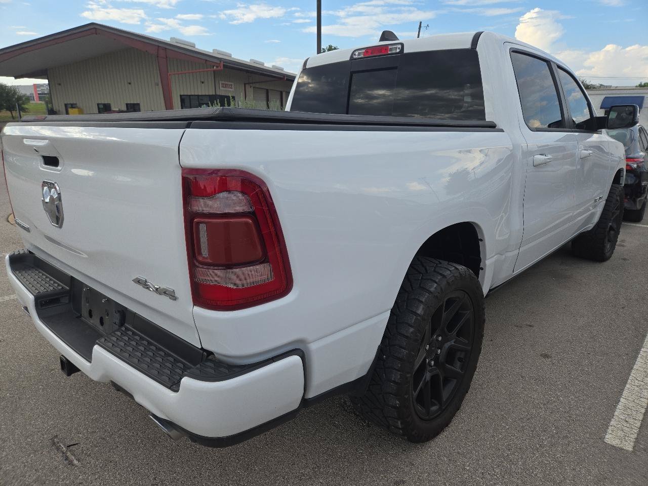 Used 2023 RAM 1500 Laramie AWD/4WD image 4