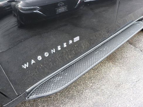 Used 2024 Jeep Wagoneer L Series II w/ Flexible Seating Group AWD/4WD image 72