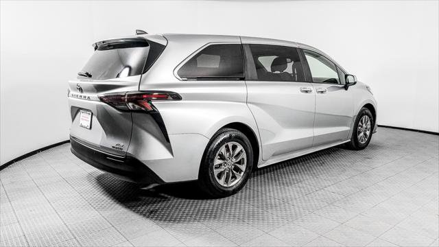 Used 2023 Toyota Sienna XLE AWD/4WD image 8