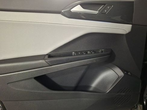 Used 2022 Volkswagen Taos SEL image 14