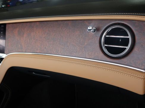 Used 2022 Bentley Continental GT AWD/4WD image 30