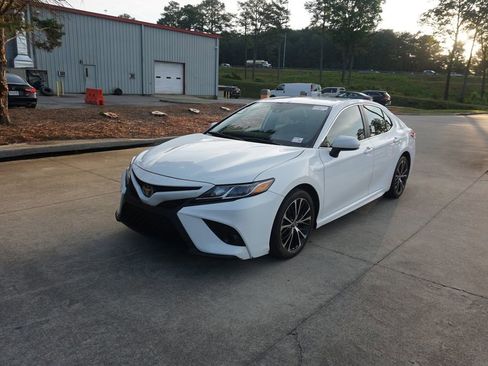 Used 2020 Toyota Camry SE FWD image 24