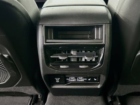 Used 2022 Jeep Grand Cherokee Limited AWD/4WD image 25