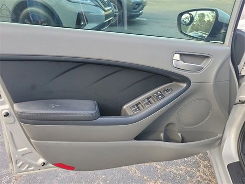 Used 2018 Kia Forte LX w/ LX Popular Package image 13