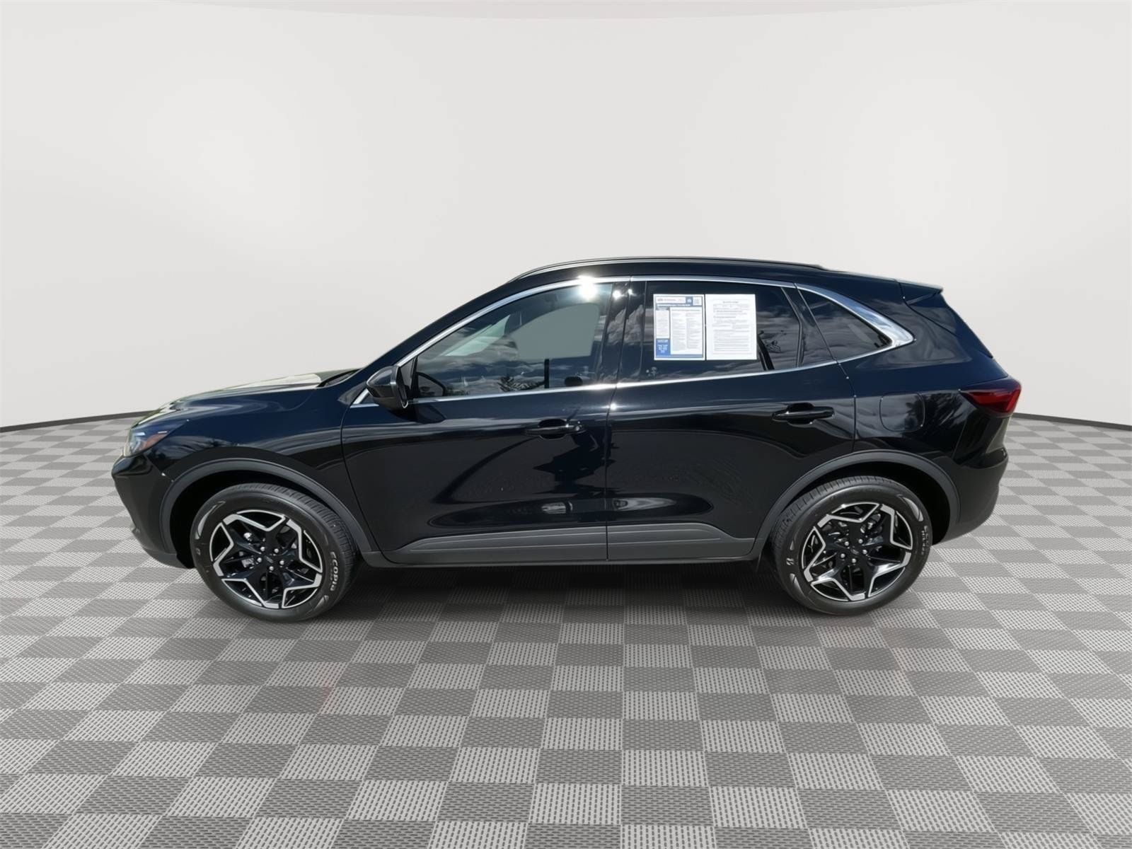 Used 2026 Ford Escape Platinum w/ Premium Technology Package AWD/4WD image 12