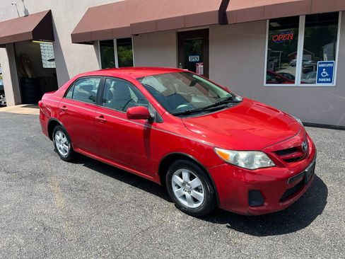 Used 2011 Toyota Corolla LE FWD image 3
