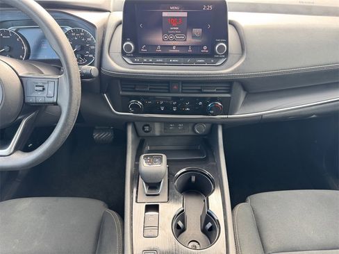 Used 2024 Nissan Rogue S image 11