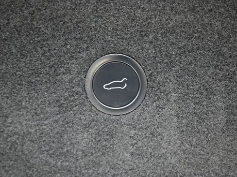 Used 2022 Tesla Model S AWD/4WD image 37