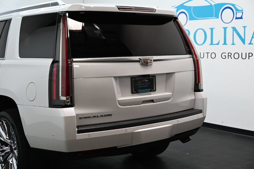 Used 2018 Cadillac Escalade Platinum AWD/4WD image 14