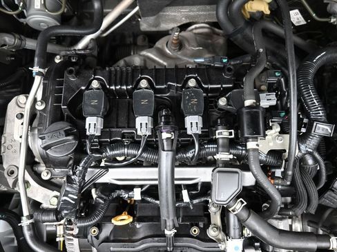 Used 2020 Nissan Kicks SV image 25