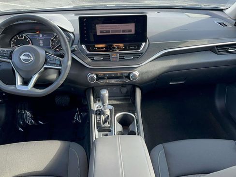 Used 2023 Nissan Altima 2.5 SV w/ SV Premium Package image 12