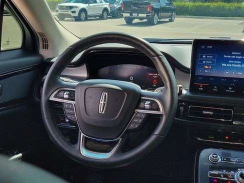 Used 2021 Lincoln Nautilus FWD image 19