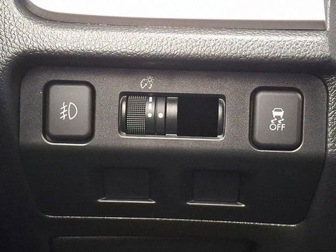 Used 2018 Subaru Forester 2.5i Premium w/ All-Weather Package image 23