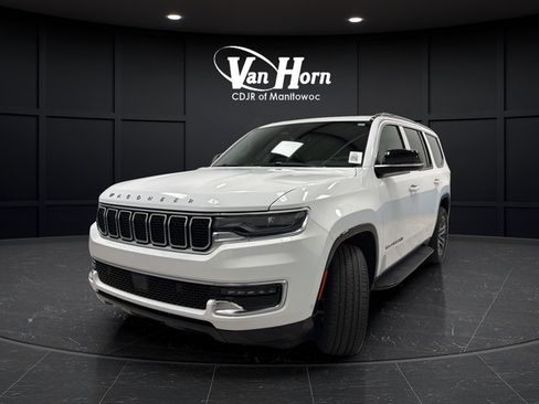 Used 2024 Jeep Wagoneer 4WD w/ Premium Group I image 3