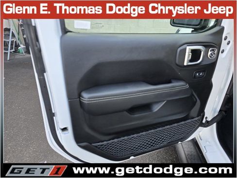 Used 2023 Jeep Wrangler Sahara image 25