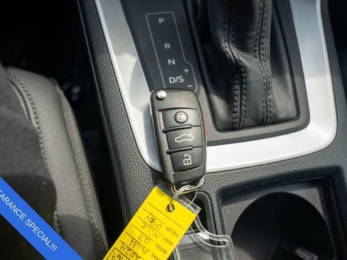 Used 2024 Audi Q3 2.0T Premium image 29