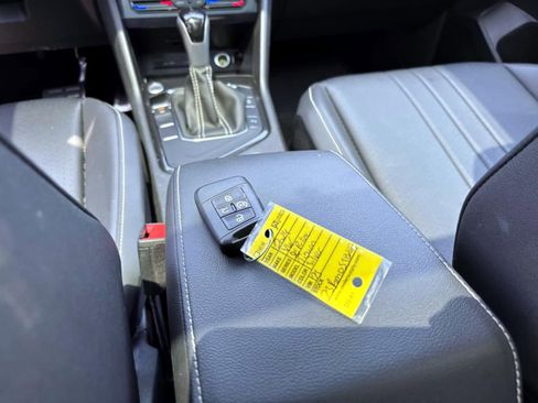 Used 2024 Volkswagen Tiguan SE R-Line image 33