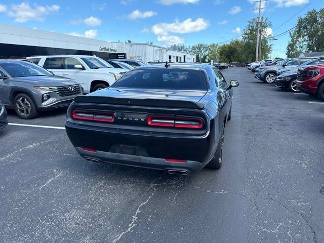 Used 2016 Dodge Challenger R/T Scat Pack w/ Leather Interior Group RWD image 4