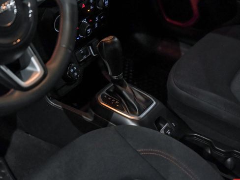 Used 2023 Jeep Renegade Trailhawk AWD/4WD image 23