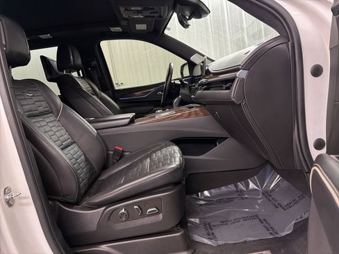 Used 2021 Cadillac Escalade ESV Sport Platinum image 35
