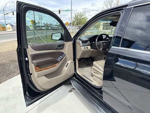 Used 2020 Chevrolet Suburban Premier AWD/4WD image 10