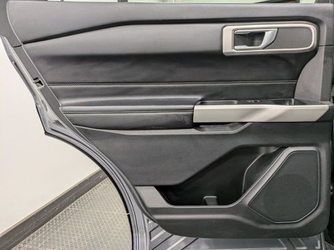 Used 2022 Ford Explorer XLT w/ Equipment Group 202A image 21