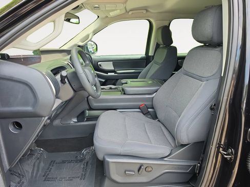 Used 2025 Ford Expedition Max Active AWD/4WD image 9