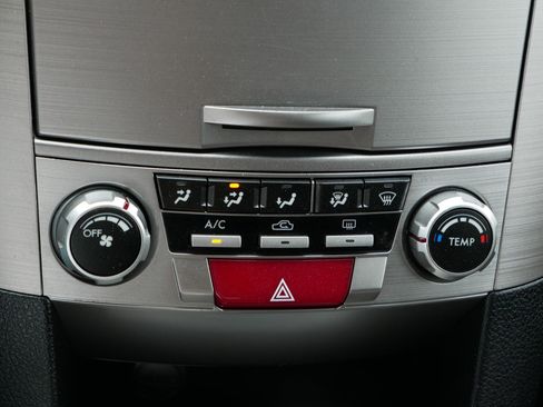 Used 2014 Subaru Outback 2.5i Premium w/ Accessory Value Package (OYY) AWD/4WD image 23