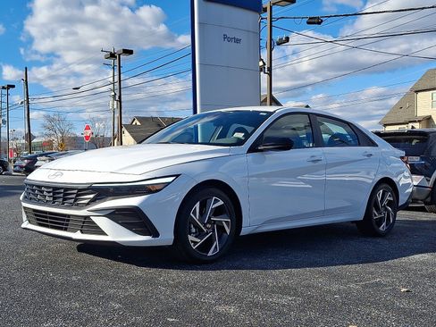 Certified 2025 Hyundai Elantra Sport image 3